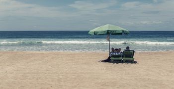 ΠΟΞ προς Πιερρακάκη: Να αρθεί ο 5ετής αποκλεισμός από τον αιγιαλό που απειλεί τη βιωσιμότητα των ξενοδοχείων