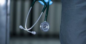 Τέλος οι απευθείας επισκέψεις σε ειδικό γιατρό – Μόνο με παραπεμπτικό από προσωπικό