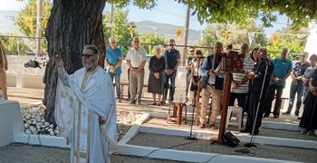 Mε λαμπρότητα η Θεία Λειτουργία στην Αγία Τριάδα Κω