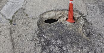 Θ. Σισαλουης: Ντροπή! Επικίνδυνη λακκούβα για πάνω απο 2 μήνες στην Καρδάμαινα! 