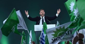 Η σκιώδης κυβέρνηση του ΠαΣοΚ (ανάμεσά τους ο Γ. Νικητιάδης)