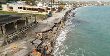 "Έκλεισε" ο παραλιακός δρόμος στο Καμάρι Κεφάλου