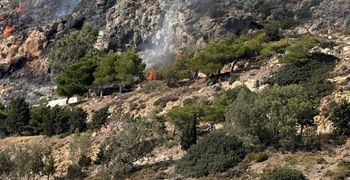 Φωτιά τώρα στην Λέρο κοντά στους Ανεμόμυλους
