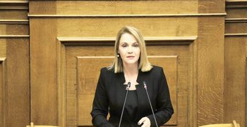 Στη Βουλή από τη Μίκα Ιατρίδη το αίτημα για νέα ακτοπλοϊκή γραμμή που ενώνει Κυκλάδες και Δωδεκάνησα