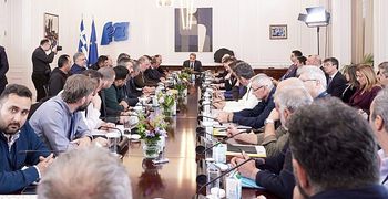 Σήμερα οι αποφάσεις για το μέλλον των μπλόκων: «Συγκρατημένα αισιόδοξος» ο Πρωθυπουργός – «Δεν είναι πλήρως ικανοποιημένοι», λένε οι αγρότες