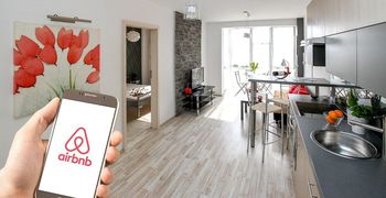 Το Airbnb εμπρός σε νέους περιορισμούς: Η νομοθεσία από την ΕΕ και τα σενάρια για νέα μέτρα στην Ελλάδα