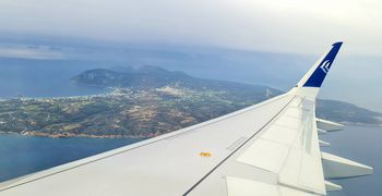 Περισσότερες αεροπορικές θέσεις για την Ελλάδα έως τον Οκτώβριο, αλλά με πίεση στις κρατήσεις
