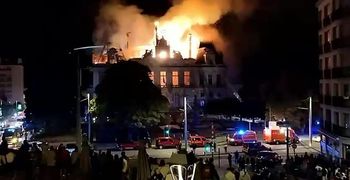 Σκηνές χάους στη Γαλλία: Βίαια επεισόδια, βανδαλισμοί και χιλιάδες συλλήψεις στις μαζικές διαδηλώσεις