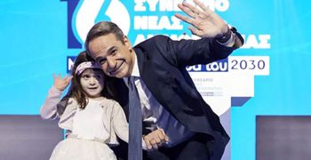 Από την Κω κατάγεται το κοριτσάκι που έκλεψε την παράσταση στο συνέδριο της ΝΔ