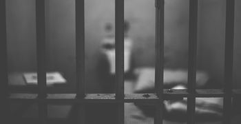 Αυξάνεται στα 30 έτη από τα 25 η πραγματική έκτιση ποινής των ισοβίων