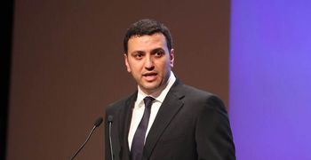 B. Kικίλιας για τη φωτιά στο πλοίο Carrier 2: Ελεγχόμενη η κατάσταση - Προτεραιότητα η προστασία της ανθρώπινης ζωής