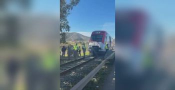 Νέο σιδηροδρομικό ατύχημα στην Ισπανία: Τρένο συγκρούστηκε με γερανό – Τουλάχιστον πέντε τραυματίες