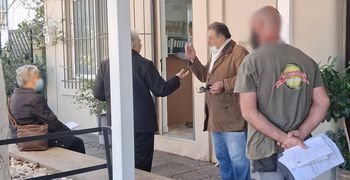 Εκτεθειμένοι στα καιρικά φαινόμενα & στην απουσία πολιτικής βούλησης δεκάδες συμπολίτες μας στήνονται καθημερινά έξω από τον ΕΟΠΥΥ Κω διεκδικώντας λίγη ζωή ακόμα...