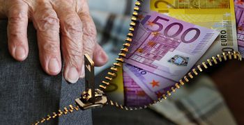 Τι άλλαξε στα κριτήρια για την καταβολή της ενίσχυσης των 400 ευρώ στους συνταξιούχους  