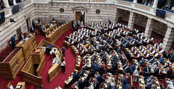Σκληρή κριτική της αντιπολίτευσης στα μέτρα που ανακοίνωσε ο πρωθυπουργός