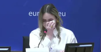 Συγκλόνισε στο Ευρωκοινοβούλιο η 20χρονη κόρη της γυναίκας που δολοφονήθηκε με 17 μαχαιριές στη μέση του δρόμου στο Μενίδι