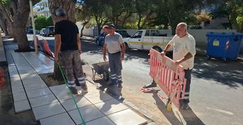 Eπισκευή των πεζοδρομίων έξω από το Κλειστό Γυμναστήριο Κω «Δημήτρης Παππούλης»