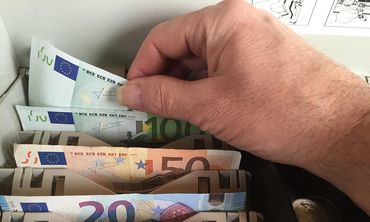 Πληρωμές 2,1 δισ. €: Ποιοι θα δουν χρήματα στους λογαριασμούς τους την εβδομάδα που έρχεται
