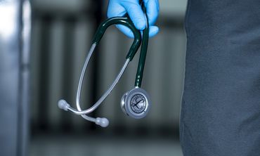 Ήρθε το πρώτο mini bonus για τους υγειονομικούς του ΕΣΥ – Πόσα κερδίζουν από τη μείωση της παρακράτησης φόρου  