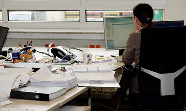 Πρόστιμα έως 2.500 ευρώ σε ασυνεπείς δημοσίους υπαλλήλους  