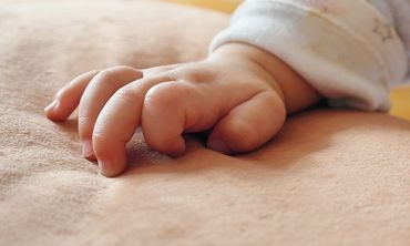 Γεννήθηκε παιδί στην Αθήνα από έμβρυο που είχε κρυοσυντηρηθεί πριν από 22 χρόνια