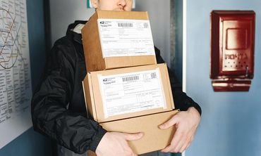 Τέλος τα μετρητά στις αντικαταβολές μέσω courier – Πώς θα πληρώνουμε τα δέματα