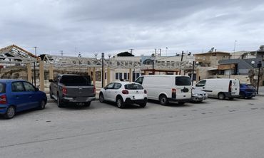 Παράπονα για τα παρκαρισμένα οχήματα στην στάση του ΚΤΕΛ στην Κεφαλο