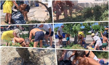 Λουόμενοι καθάρισαν την παραλία δίπλα στην Μαρίνα Κω - Kατηγορούν τον Δήμο για αδιαφορία