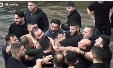 Θεοφάνια στη Φλώρινα: Πιάστηκαν στα χέρια για το ποιος θα πιάσει τον Σταυρό