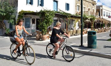 Ελληνικός τουρισμός: Πυρετός νέων πτήσεων για το καλοκαίρι – Τα «κενά αέρος» και το μεγάλο στοίχημα της σεζόν