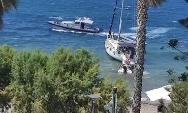 Στα "ρηχά" ιστιοφόρο λόγω ισχυρών ανέμων στην Β. Γεωργίου