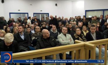 Διεκόπη η δίκη για τα Τέμπη και θα συνεχιστεί την 1η Απριλίου - Οργισμένοι συγγενείς φώναζαν συνθήματα