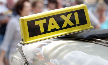 Νέα Ιωνία: Άγρια επίθεση σε γυναίκα οδηγό ταξί – Επιβάτης τη δάγκωσε και της έκοψε το αυτί