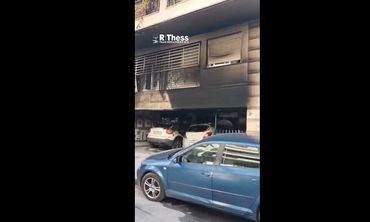 Eμπρηστικές επιθέσεις με γκαζάκια σε κατοικίες πολιτευτών της ΝΔ - Μια γυναίκα στη ΜΕΘ και 4 τραυματίες