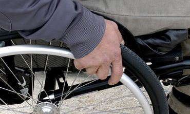 Προσωπικός Βοηθός: Επεκτείνεται σε όλη τη χώρα – Προσωπική βοήθεια έως €1.939 τον μήνα