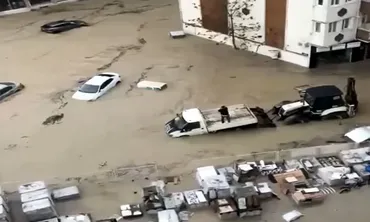 Εικόνες βιβλικής καταστροφής στην Τουρκία: Γειτονιές πνίγηκαν σε τόνους λάσπης από τις φονικές πλημμύρες