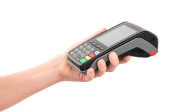 Πάνω από 7 στις 10 ηλεκτρονικές πληρωμές στην Ελλάδα γίνονται με κάρτα