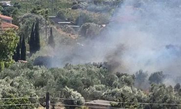 Φωτιά στα Σπάτα: Εντοπίστηκε νεκρός σε αυτοκίνητο