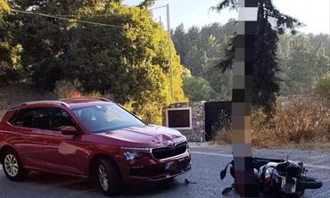 Τροχαίο στη Ζιά - Συγκρούστηκε αυτοκίνητο με δίκυκλο