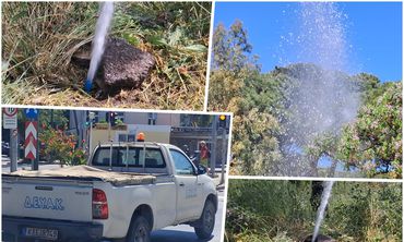 Κόπηκε σωλήνας στο παρκάκι στην πιάτσα Ταξί και δημιουργήθηκε «σιντριβάνι»