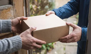 Προς απόσυρση η διάταξη που βάζει τέλος στα μετρητά κατά τις παραδόσεις δεμάτων με κούριερ