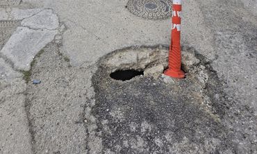 Θ. Σισαλουης: Ντροπή! Επικίνδυνη λακκούβα για πάνω απο 2 μήνες στην Καρδάμαινα! 