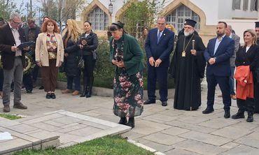 Περί καταθέσεως των στεφάνων στο Ηρώο (Γράφει η Ξανθίππη Αγρέλλη)