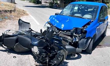 Σοβαρό τροχαίο στο Πλατύ Κυπαρίσσι – Ακρωτηριάστηκε το δάχτυλο οδηγού μηχανής