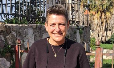 H ταλαντούχα καραγκιοζοπαίχτρια Ζωή Μαρίνου μιλάει για το νέο της τραγούδι “Ο αστροναύτης”