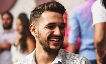 Συντετριμμένοι συγγενείς και φίλοι του 27χρονου δασκάλου που έχασε ξαφνικά τη ζωή του στο Ρέθυμνο – «Δεν είχε πρόβλημα υγείας»