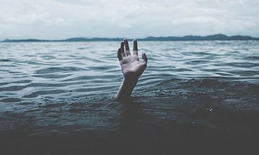 Νεκρή ανασύρθηκε 80χρονη συμπολίτισσά μας από παραλία δίπλα στη μαρίνα