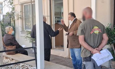 Εκτεθειμένοι στα καιρικά φαινόμενα & στην απουσία πολιτικής βούλησης δεκάδες συμπολίτες μας στήνονται καθημερινά έξω από τον ΕΟΠΥΥ Κω διεκδικώντας λίγη ζωή ακόμα...