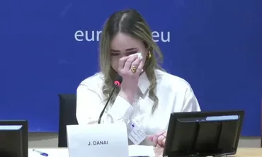 Συγκλόνισε στο Ευρωκοινοβούλιο η 20χρονη κόρη της γυναίκας που δολοφονήθηκε με 17 μαχαιριές στη μέση του δρόμου στο Μενίδι