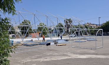 Με εντατικούς ρυθμούς οι εργασίες για τον θόλο μπάσκετ στο 4ο Δημοτικό Σχολείο Κω